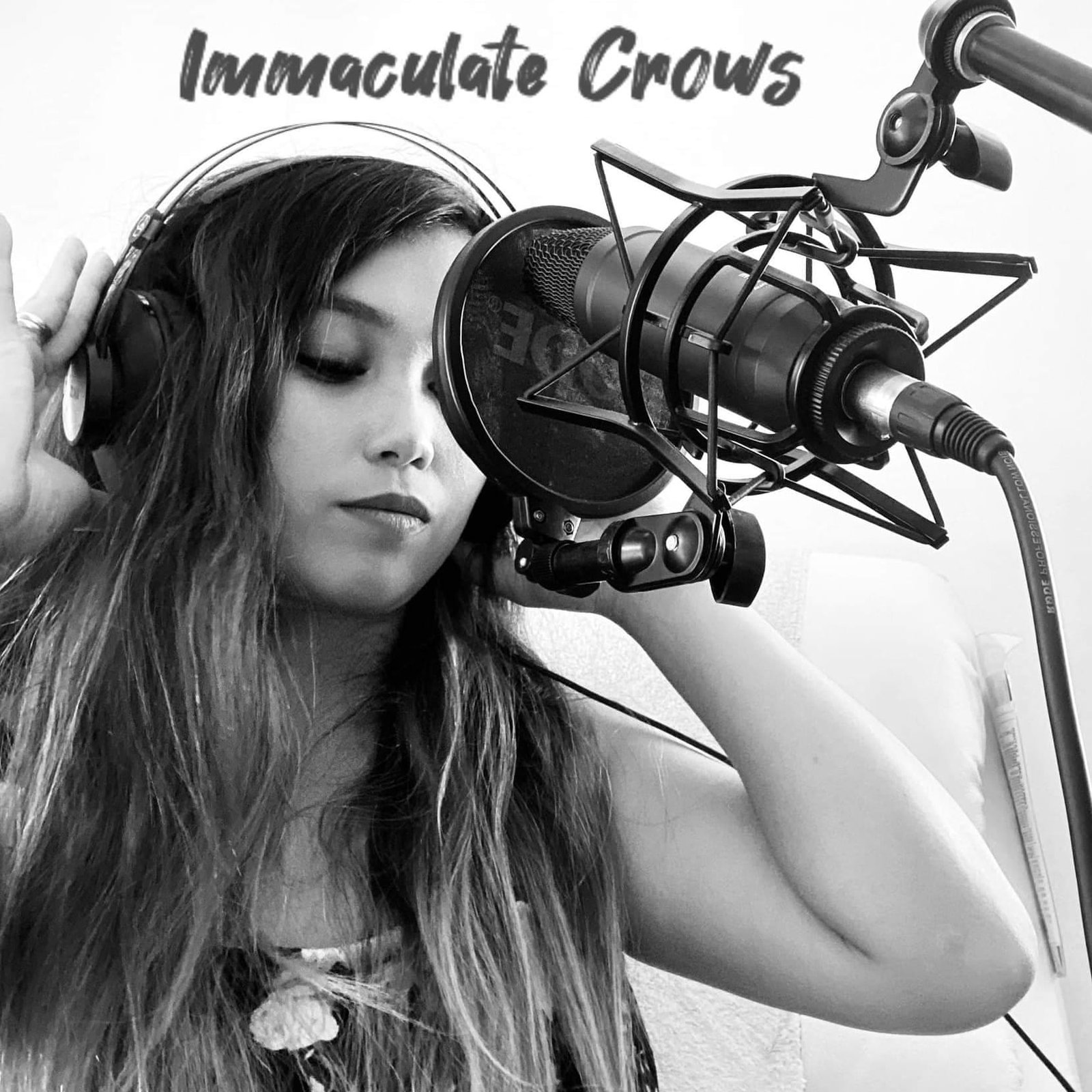 Lyra Crow:  Exclusive Interview - hu749vx