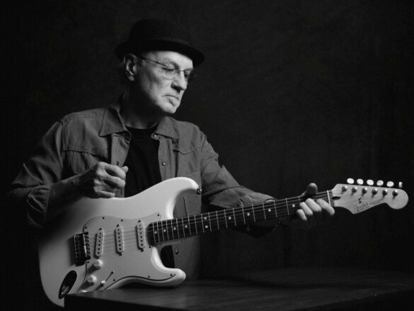 MUST BE BLUE by David Starr: Album Review