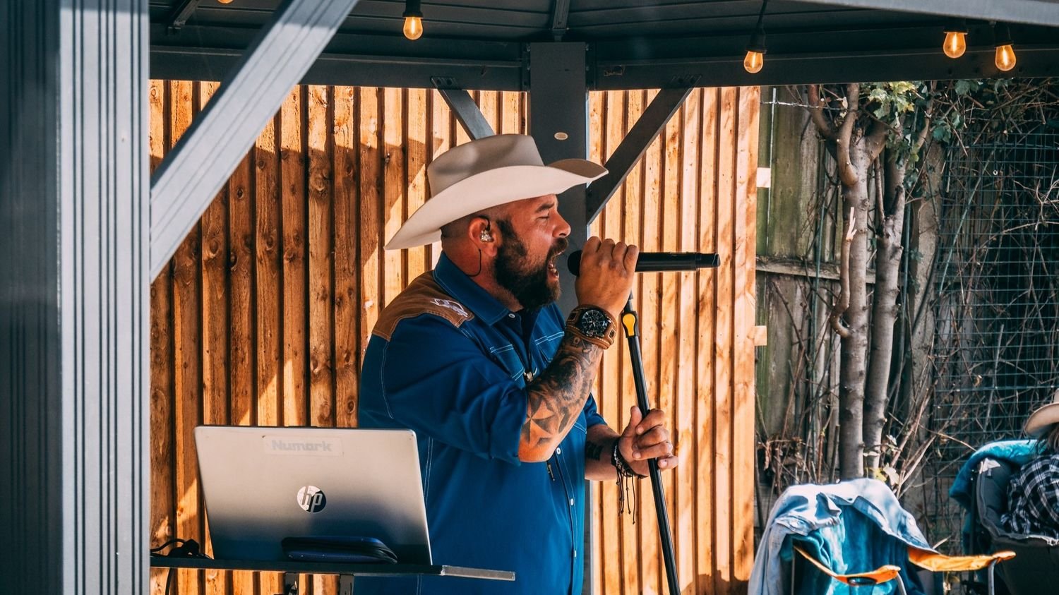 Us Against The World by The Cockney Cowboy: Review