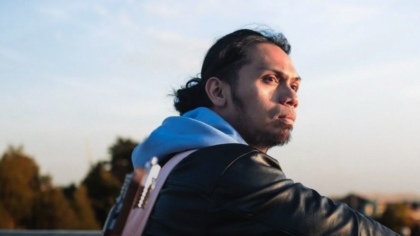 Glasslines by MavAngelo: Review