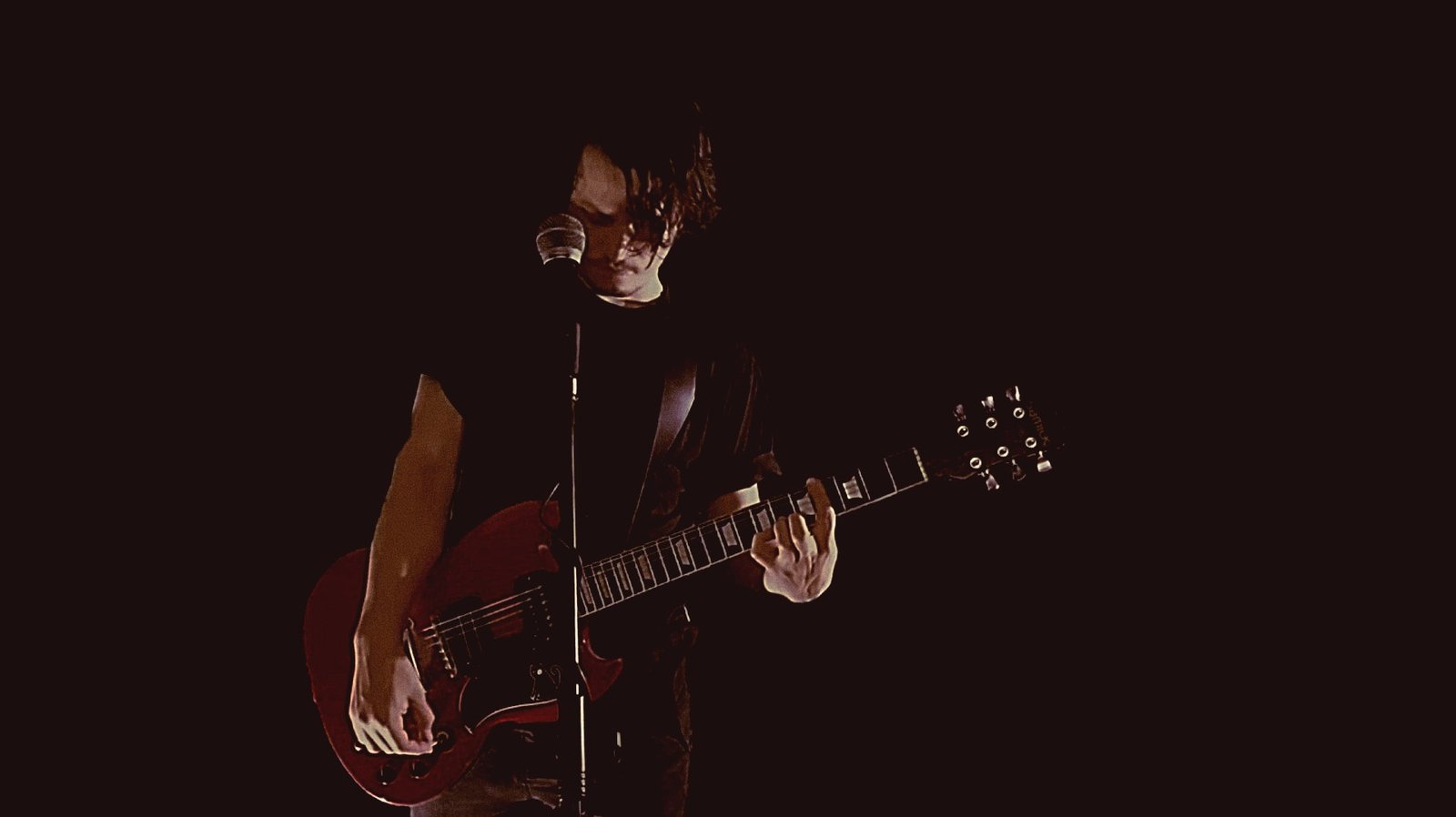 Love is Everywhere by INTERCONTINEN7AL: Review