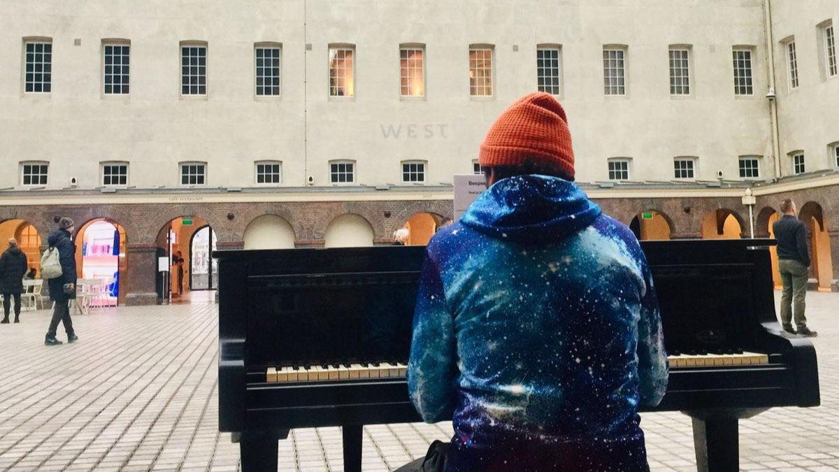 Hoy es Hoy by Frogui: Review