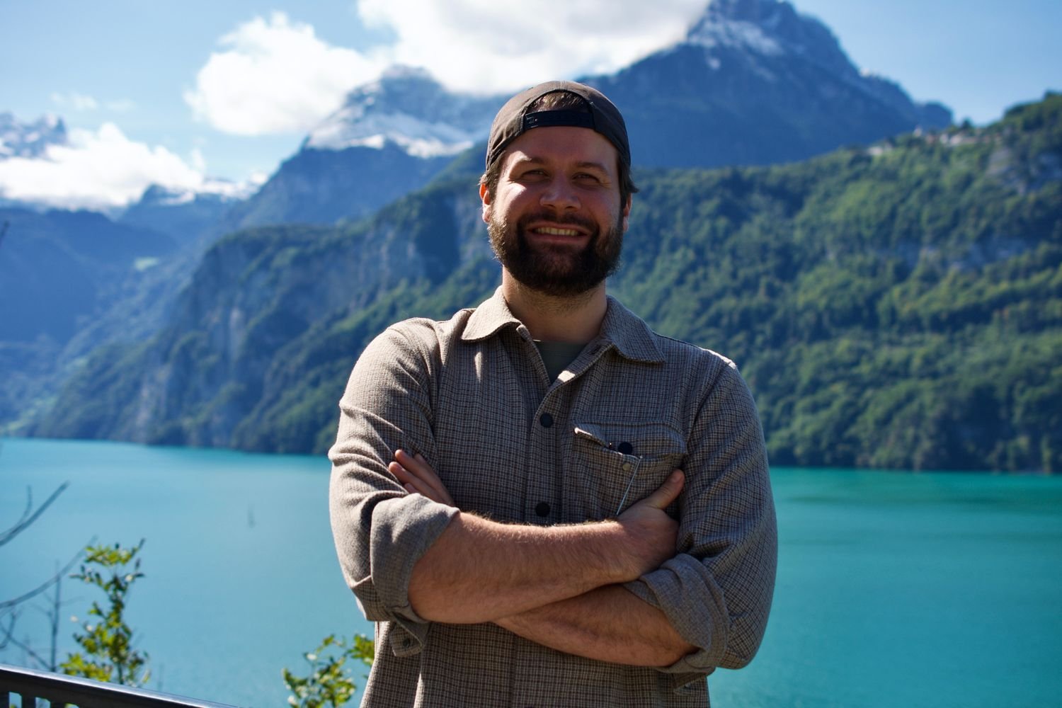 In Our Yard Stands An Apple Tree by Fons & the Chargers: Review