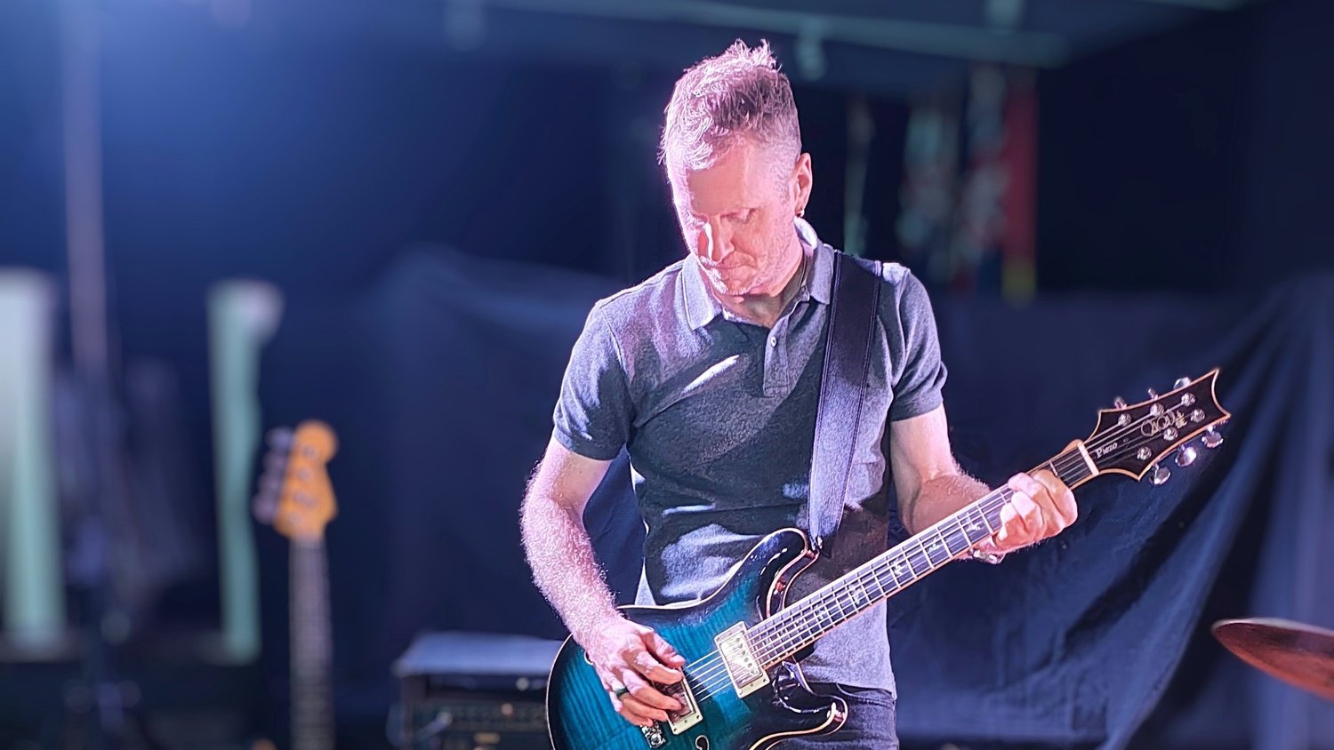 Brett Ashby Releases Sensational New Single La Luna