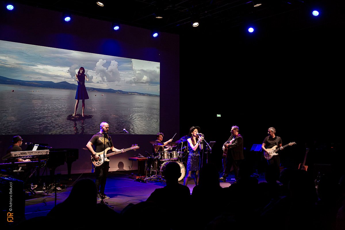 Sandcastle (LIVE at Auditorium Parco della Musica Ennio Morricone) by Mardi Gras: Album Review