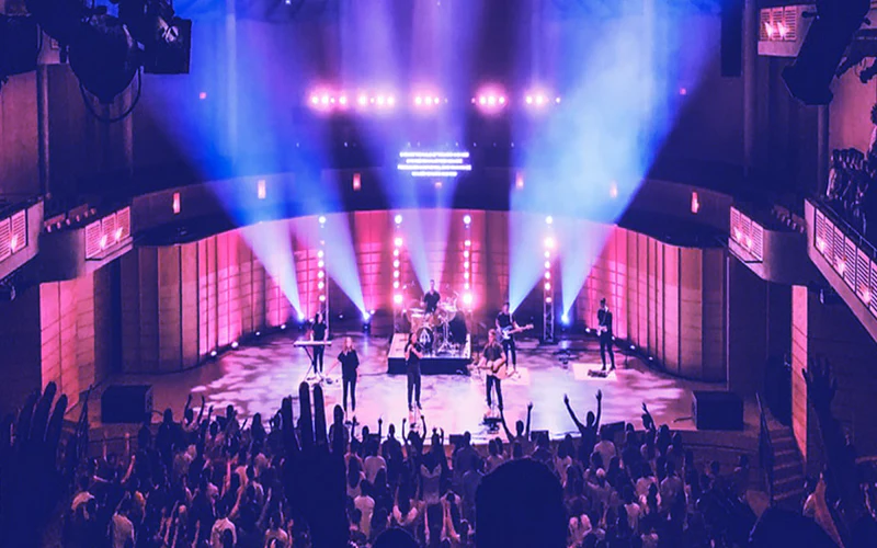 The Invisible Architecture of a Live Show: How Stage Lighting Shapes the Audience’s Emotional Journey